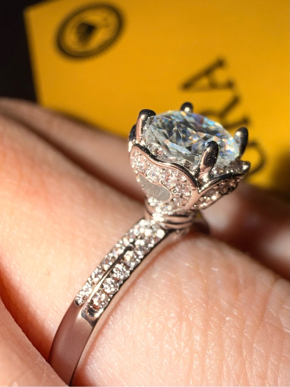 Classic Solitaire Ring with 1CT Moissanite